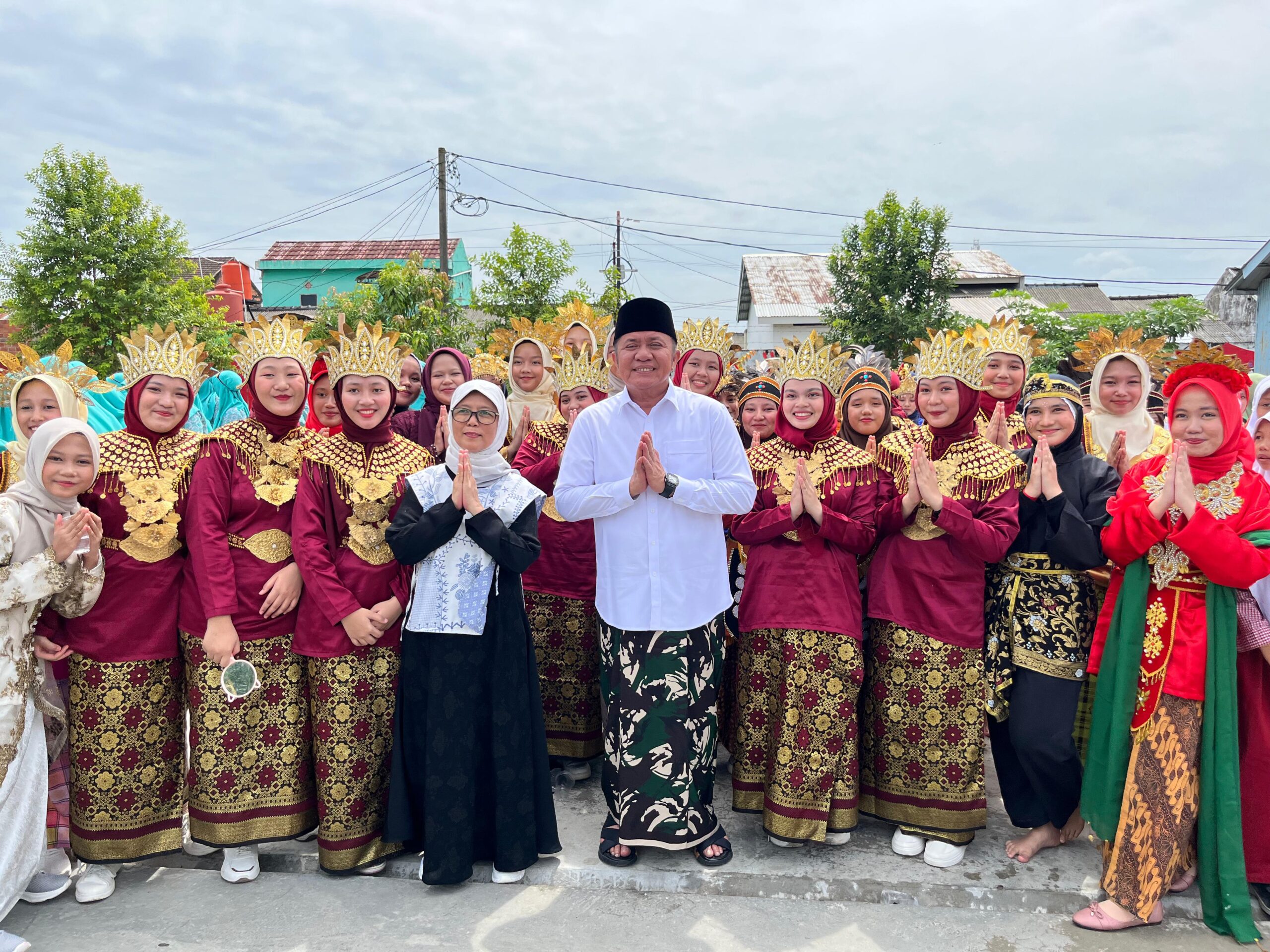 Gubernur Sumatera Selatan bersama Manajer sekaligus Santri Pondok Pesantren Muqimus Sunnah