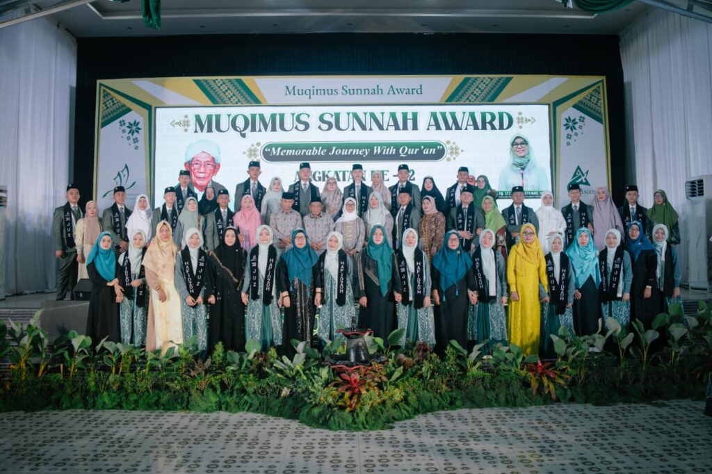 Momen Foto Bersama Hafidz dan Hafidzoh dan orangtuanya