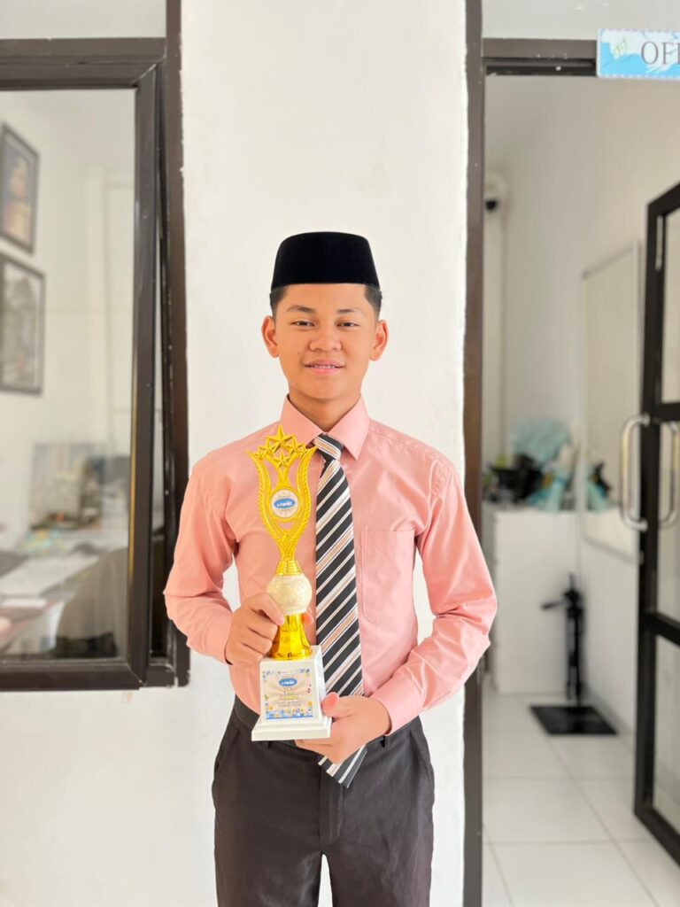 Kgs. M. Shafwan Syauqi Sebagai Juara 2 Speeling Bee